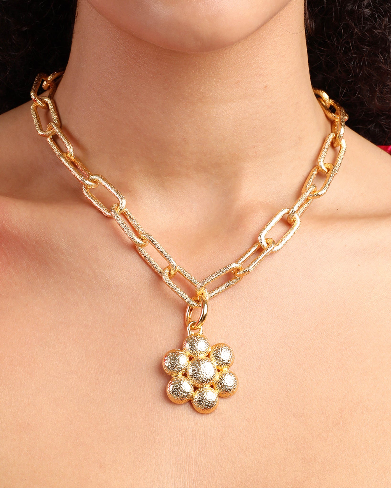 VENUS FLOWER NECKLACE